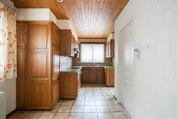 Een herkenbare retrolook. Alle ruimte voor een nieuwe woonvisie.

In het groene Sint-Maria-Aalter vind je deze vrijstaande woning met 146 m² woonop...