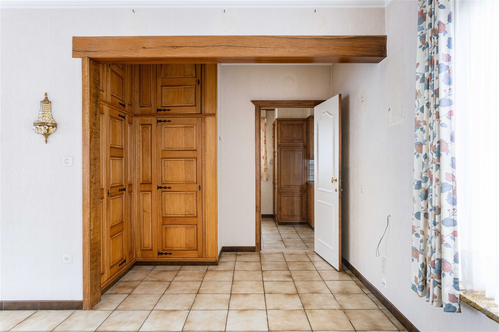 Een herkenbare retrolook. Alle ruimte voor een nieuwe woonvisie.

In het groene Sint-Maria-Aalter vind je deze vrijstaande woning met 146 m² woonop...