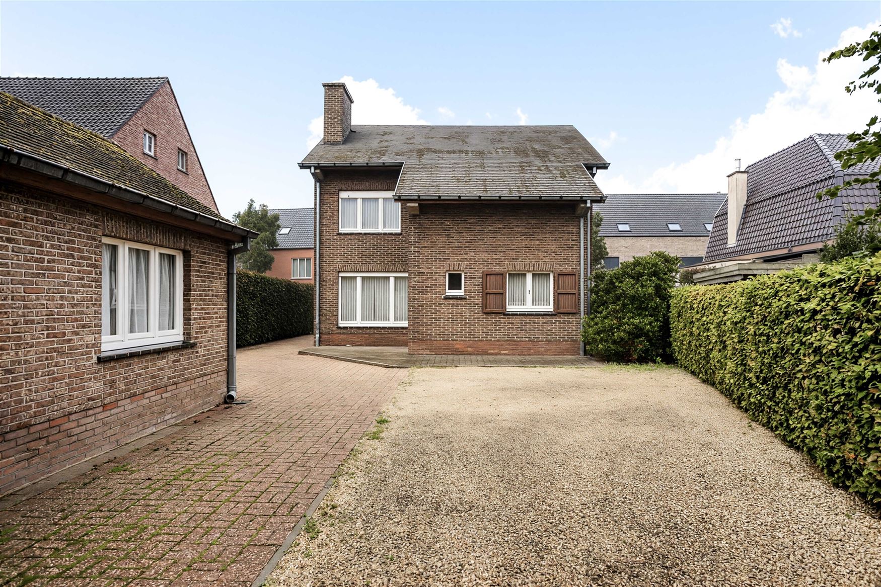 Een herkenbare retrolook. Alle ruimte voor een nieuwe woonvisie.

In het groene Sint-Maria-Aalter vind je deze vrijstaande woning met 146 m² woonop...