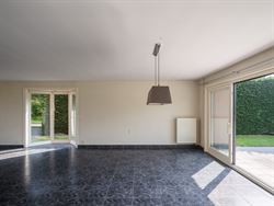 Ben jij iemand die helemaal opleeft van zon en daglicht? Dan zou deze woning in Deinze je weleens heel gelukkig kunnen maken. Maar liefst 266 m² woon...