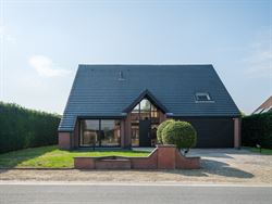 Ben jij iemand die helemaal opleeft van zon en daglicht? Dan zou deze woning in Deinze je weleens heel gelukkig kunnen maken. Maar liefst 266 m² woon...