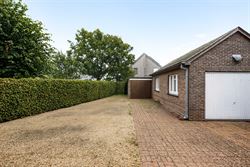 Een herkenbare retrolook. Alle ruimte voor een nieuwe woonvisie.

In het groene Sint-Maria-Aalter vind je deze vrijstaande woning met 146 m² woonop...