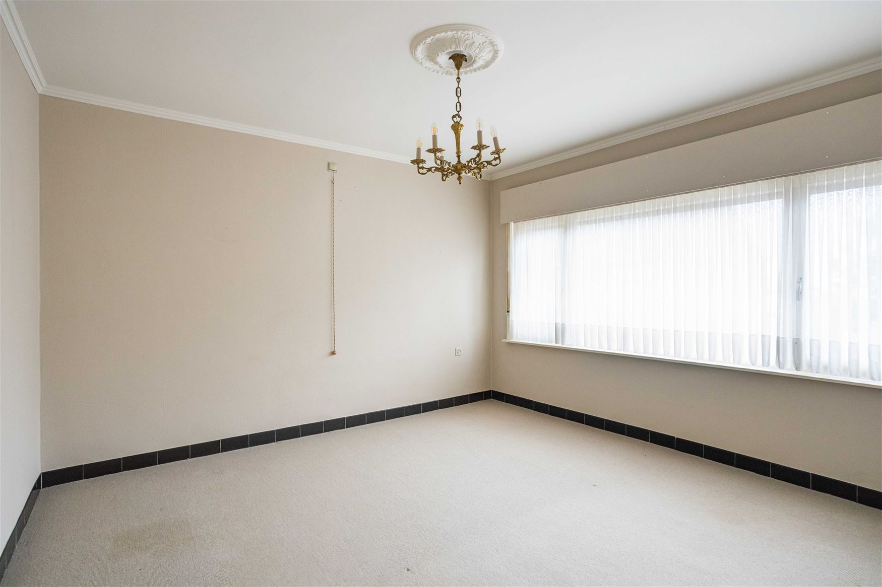 Een herkenbare retrolook. Alle ruimte voor een nieuwe woonvisie.

In het groene Sint-Maria-Aalter vind je deze vrijstaande woning met 146 m² woonop...