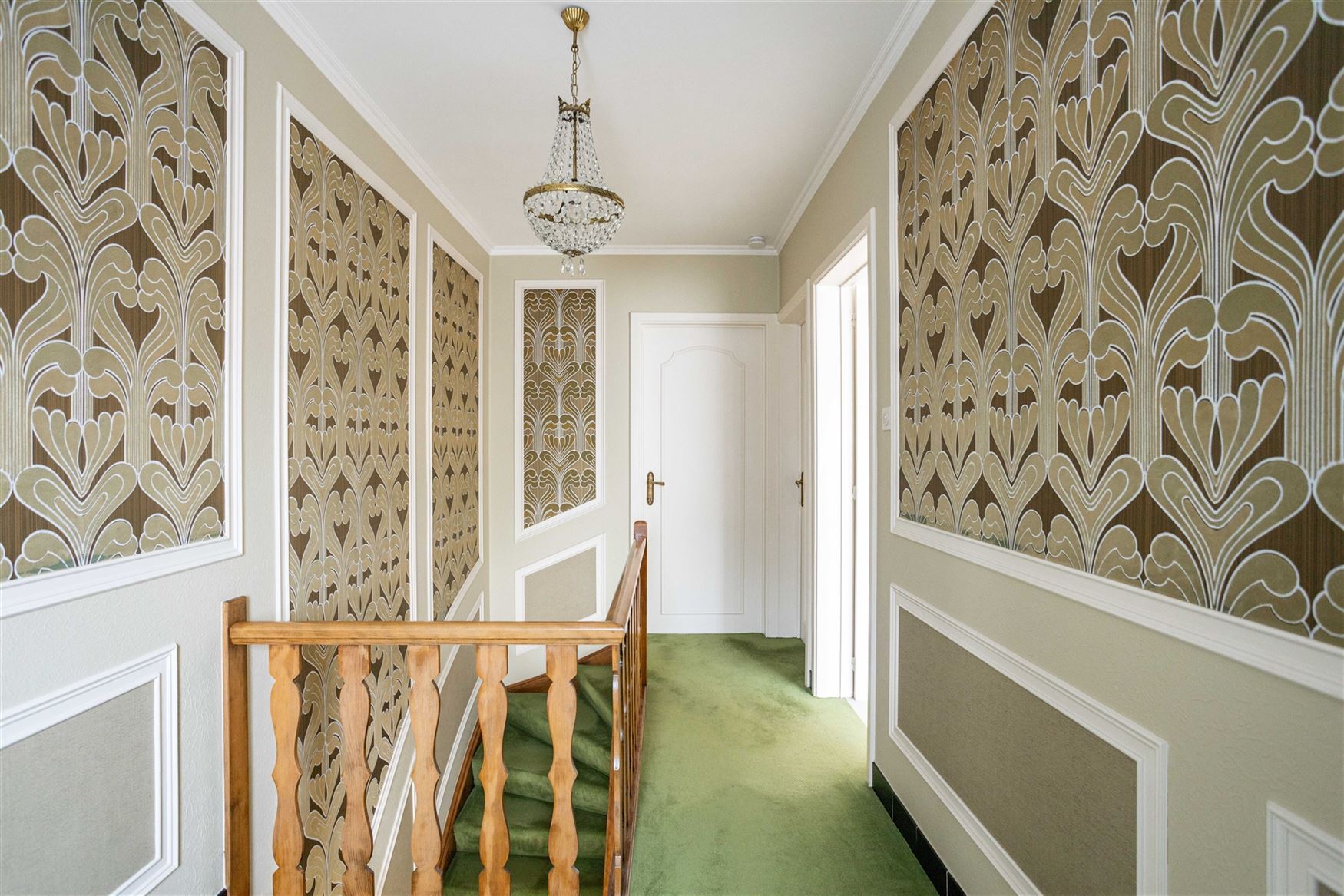 Een herkenbare retrolook. Alle ruimte voor een nieuwe woonvisie.

In het groene Sint-Maria-Aalter vind je deze vrijstaande woning met 146 m² woonop...