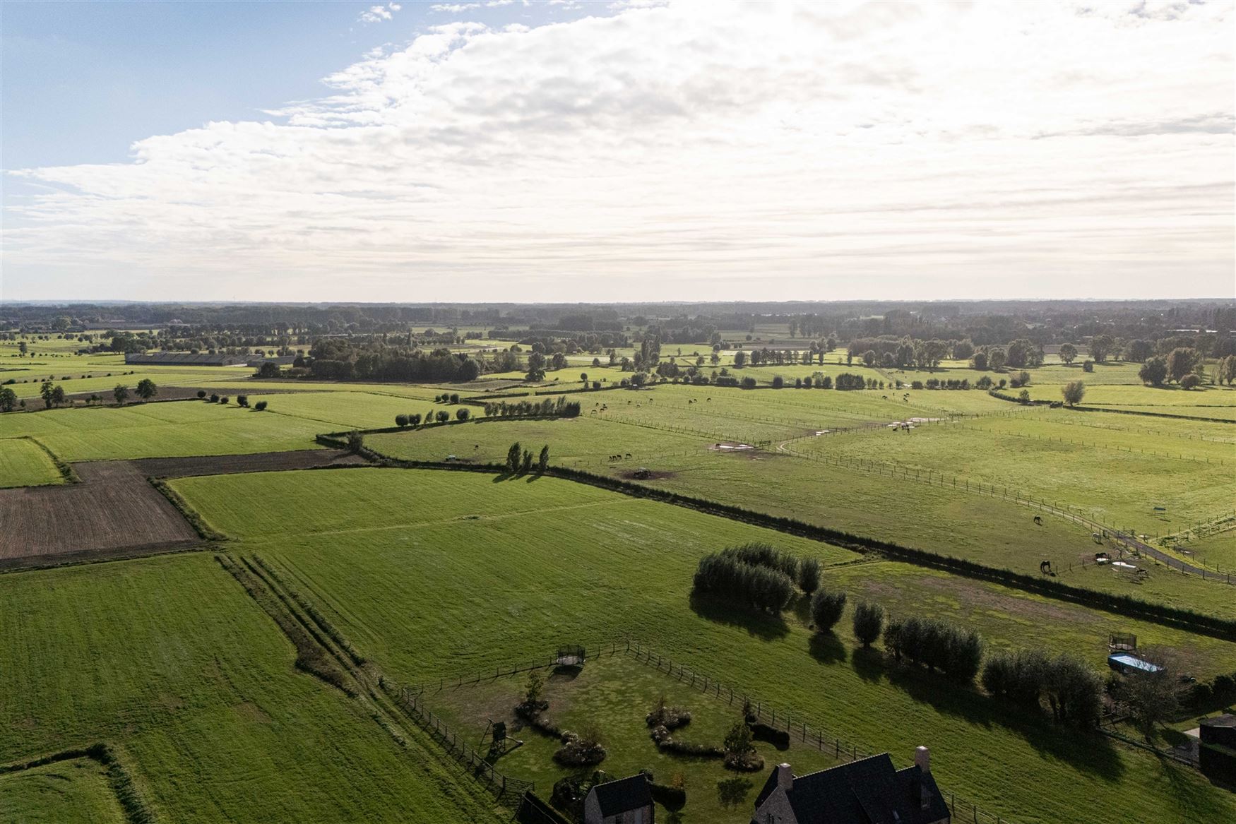 Sommige kansen komen maar één keer voorbij. En dit zou weleens zo’n kans kunnen zijn.

In het landelijke Hoetsel in Zomergem wacht een domein da...