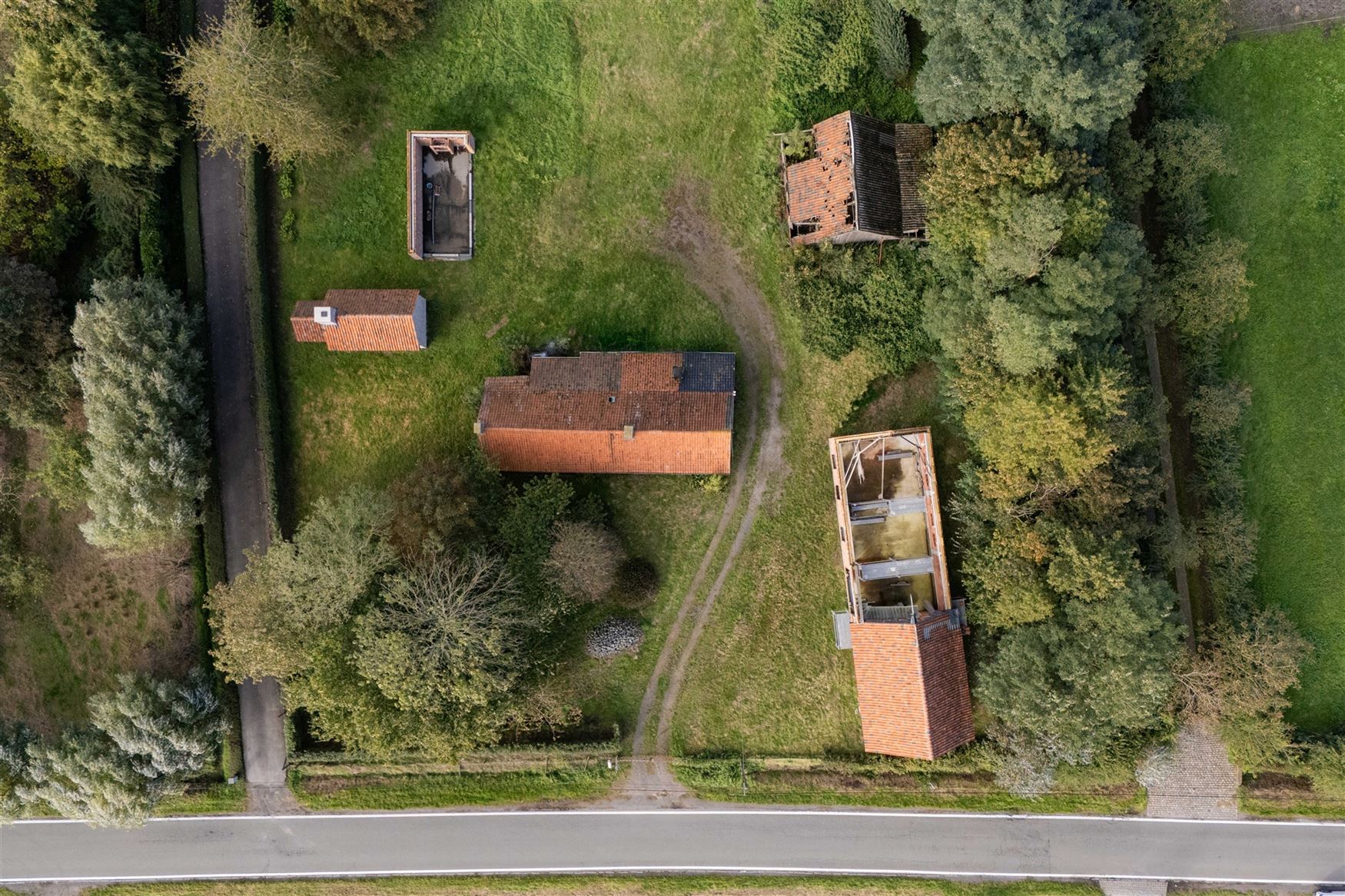 Sommige kansen komen maar één keer voorbij. En dit zou weleens zo’n kans kunnen zijn.

In het landelijke Hoetsel in Zomergem wacht een domein da...