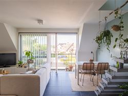 Twee verdiepingen. Twee balkons. En alle comfort van hedendaags wonen.

In het charmante Balegem bevindt zich dit appartement van 92,2 m², gelegen ...