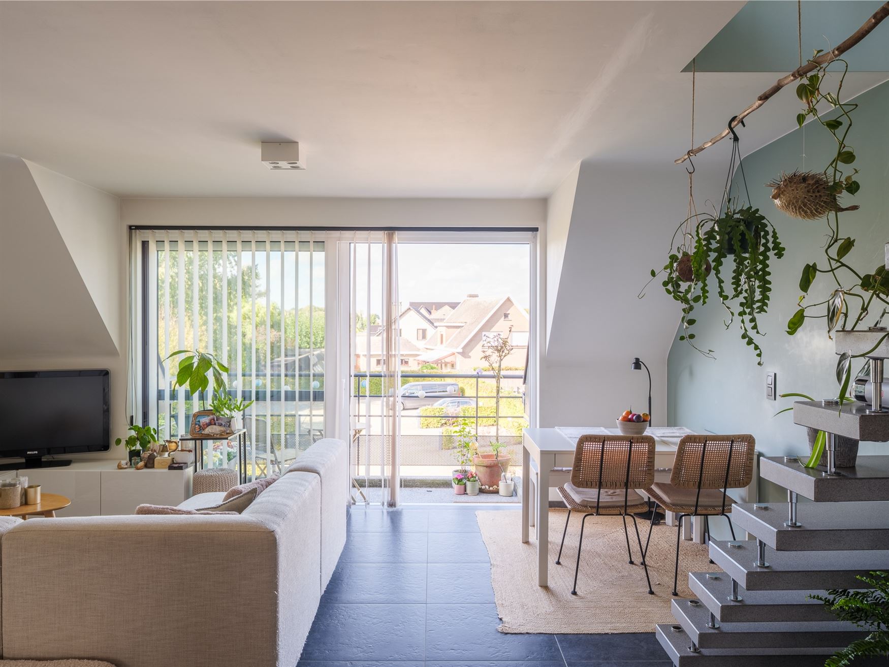 Twee verdiepingen. Twee balkons. En alle comfort van hedendaags wonen.

In het charmante Balegem bevindt zich dit appartement van 92,2 m², gelegen ...