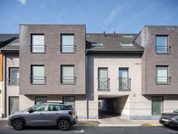 Twee verdiepingen. Twee balkons. En alle comfort van hedendaags wonen.

In het charmante Balegem bevindt zich dit appartement van 92,2 m², gelegen ...