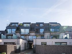 Twee verdiepingen. Twee balkons. En alle comfort van hedendaags wonen.

In het charmante Balegem bevindt zich dit appartement van 92,2 m², gelegen ...