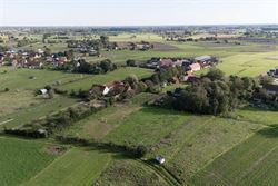 Sommige kansen komen maar één keer voorbij. En dit zou weleens zo’n kans kunnen zijn.

In het landelijke Hoetsel in Zomergem wacht een domein da...