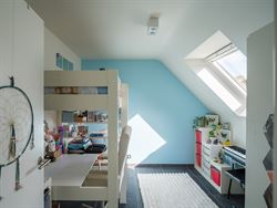 Twee verdiepingen. Twee balkons. En alle comfort van hedendaags wonen.

In het charmante Balegem bevindt zich dit appartement van 92,2 m², gelegen ...