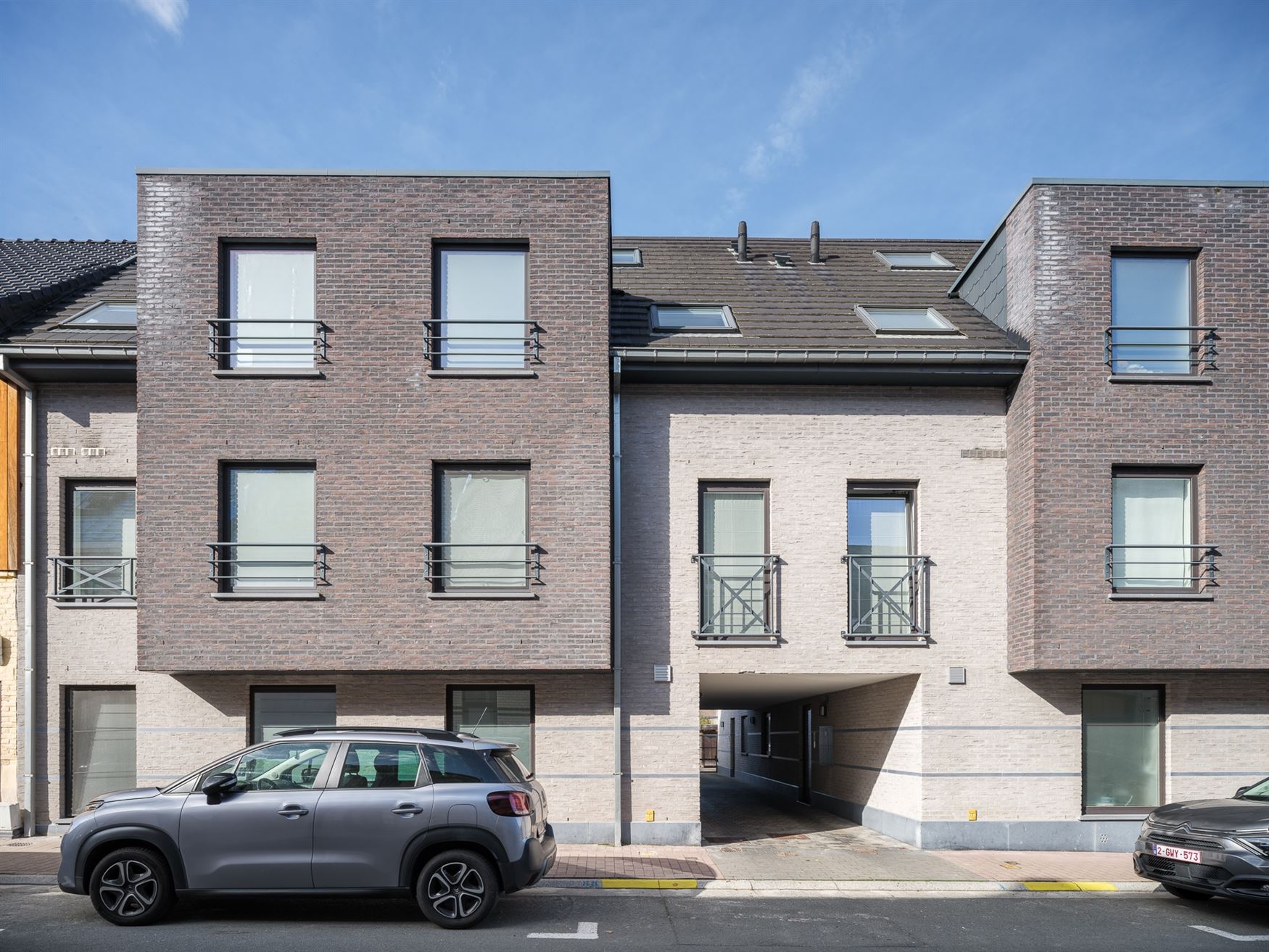 Twee verdiepingen. Twee balkons. En alle comfort van hedendaags wonen.

In het charmante Balegem bevindt zich dit appartement van 92,2 m², gelegen ...