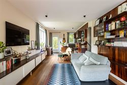 Een huis met een uitgesproken persoonlijkheid. Een ligging die minstens evenveel indruk maakt. Sommige combinaties kom je zelden tegen.

In de Ernes...