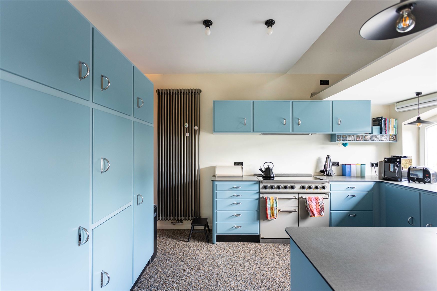 Een huis met een uitgesproken persoonlijkheid. Een ligging die minstens evenveel indruk maakt. Sommige combinaties kom je zelden tegen.

In de Ernes...