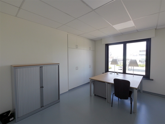 Burelen te 2030 Antwerpen (België) - Prijs € 450