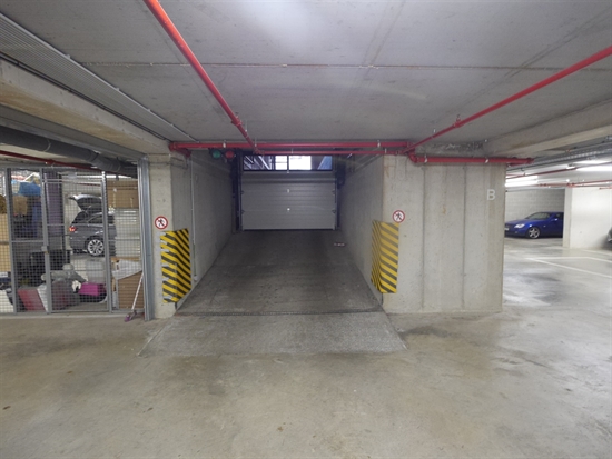 Binnenstaanplaats te 2060 Antwerpen (België) - Prijs &euro; 1.500