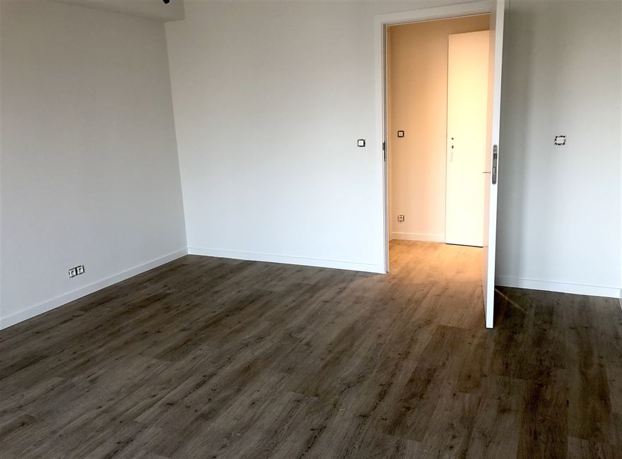 Appart 1CH neuf meublé + terrasse: dingue!