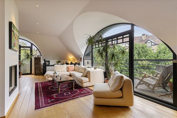 Magnif. appart/penthouse 2CH avec terr SO et pkg! 