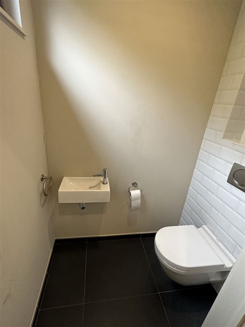 Magnifique bureaux + 1 Garage !