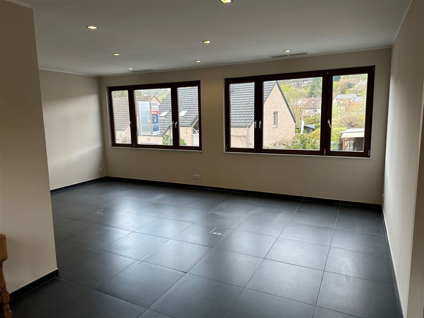 Magnifique bureaux + 1 Garage !