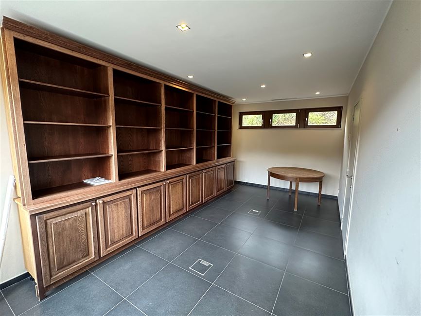 Magnifique bureaux + 1 Garage !