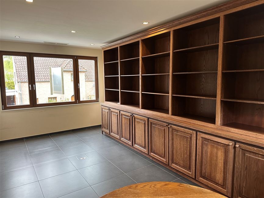 Magnifique bureaux + 1 Garage !