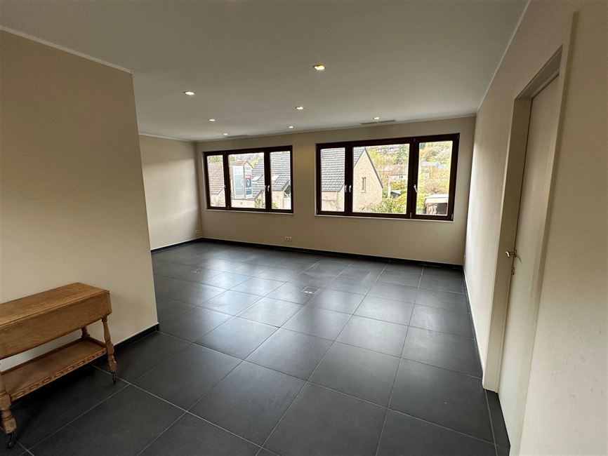 Magnifique bureaux + 1 Garage !