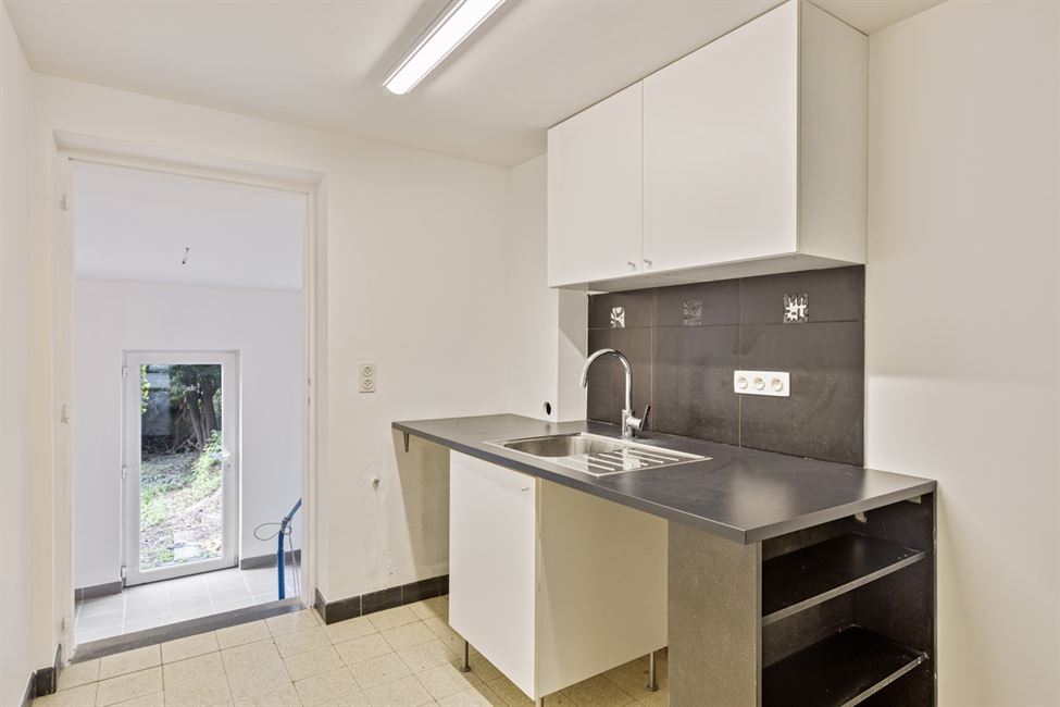 Maison 2ch + poss 2 ch ou prof lib. - jardin - gar.