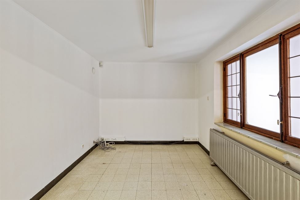 Maison 2ch + poss 2 ch ou prof lib. - jardin - gar.