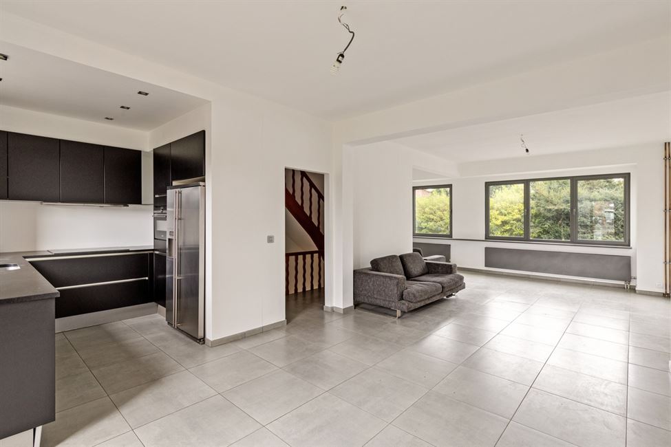 Maison 2ch + poss 2 ch ou prof lib. - jardin - gar.