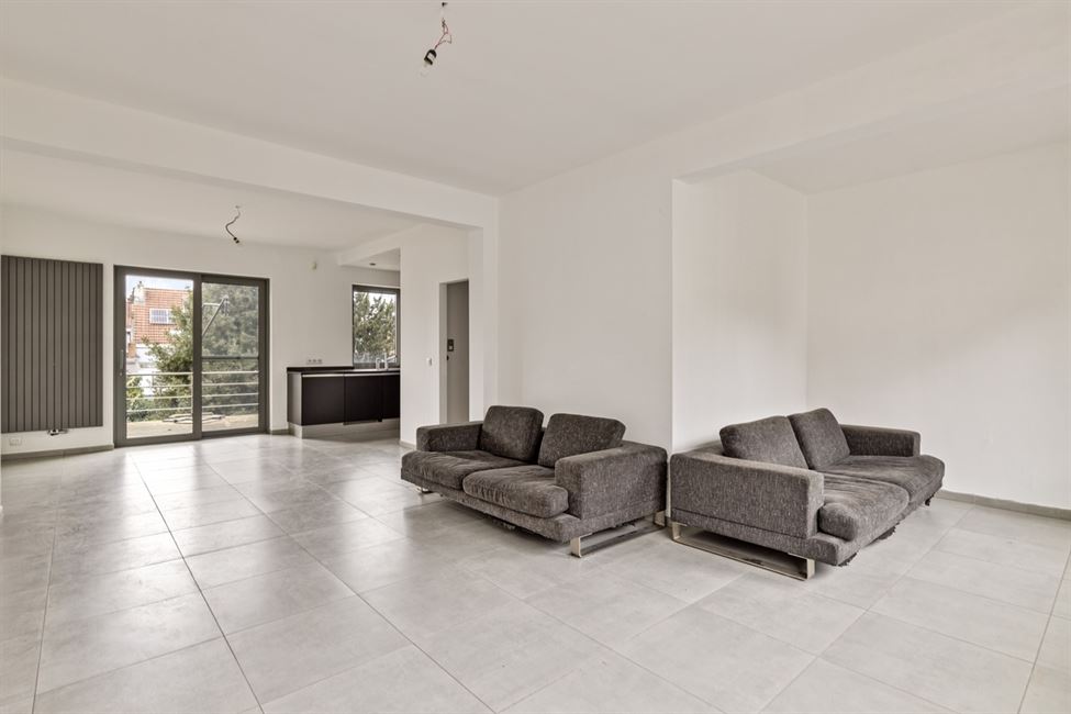 Maison 2ch + poss 2 ch ou prof lib. - jardin - gar.