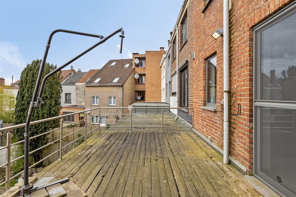 Maison 2ch + poss 2 ch ou prof lib. - jardin - gar.