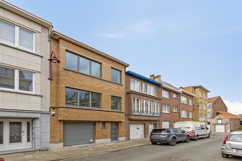 Maison 2ch + poss 2 ch ou prof lib. - jardin - gar.