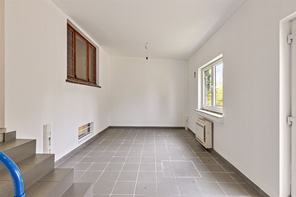 Maison 2ch + poss 2 ch ou prof lib. - jardin - gar.