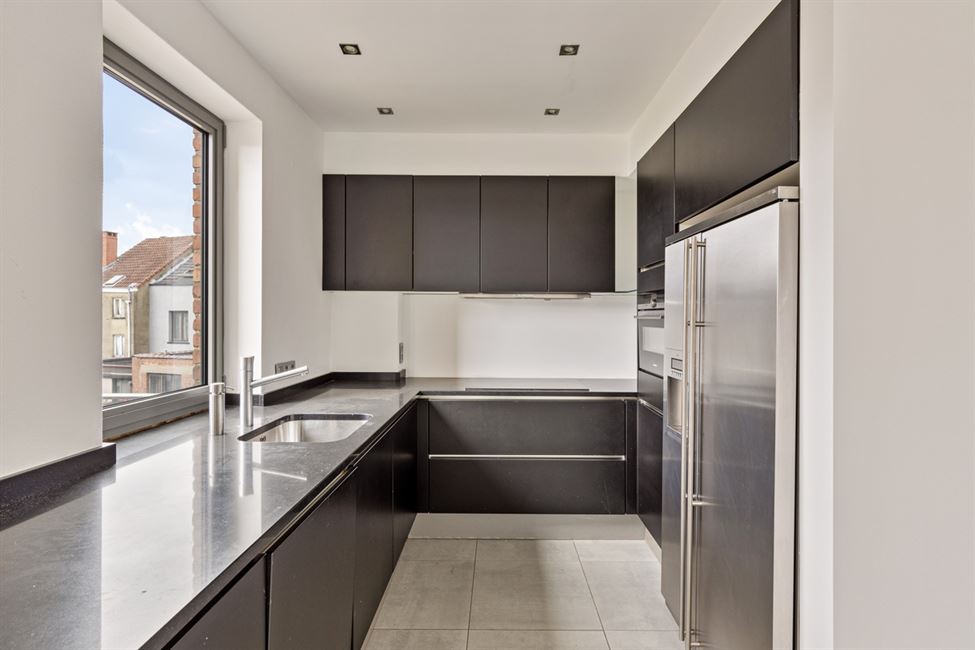 Maison 2ch + poss 2 ch ou prof lib. - jardin - gar.