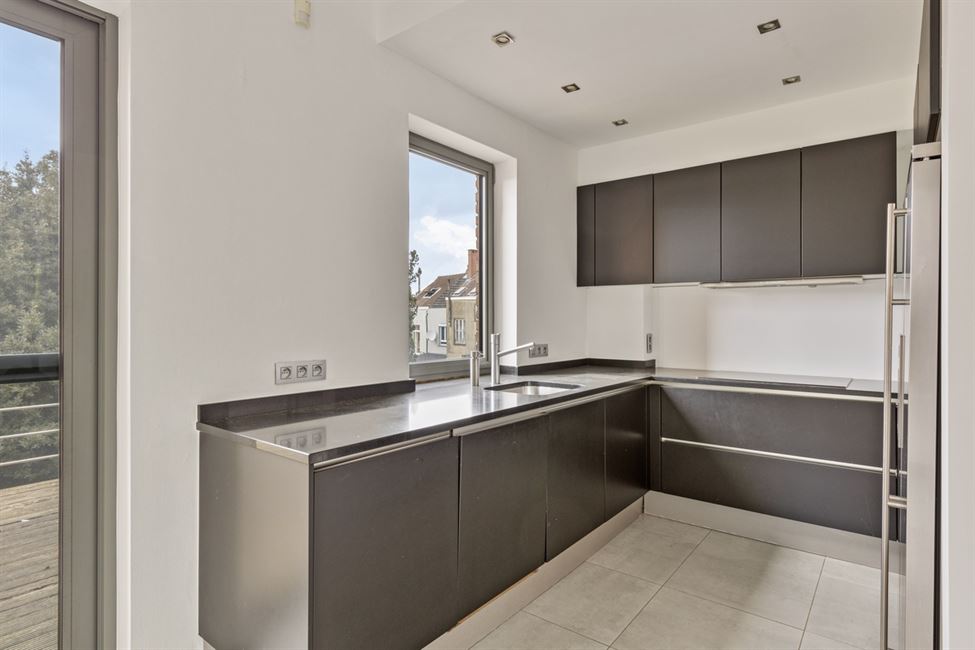 Maison 2ch + poss 2 ch ou prof lib. - jardin - gar.