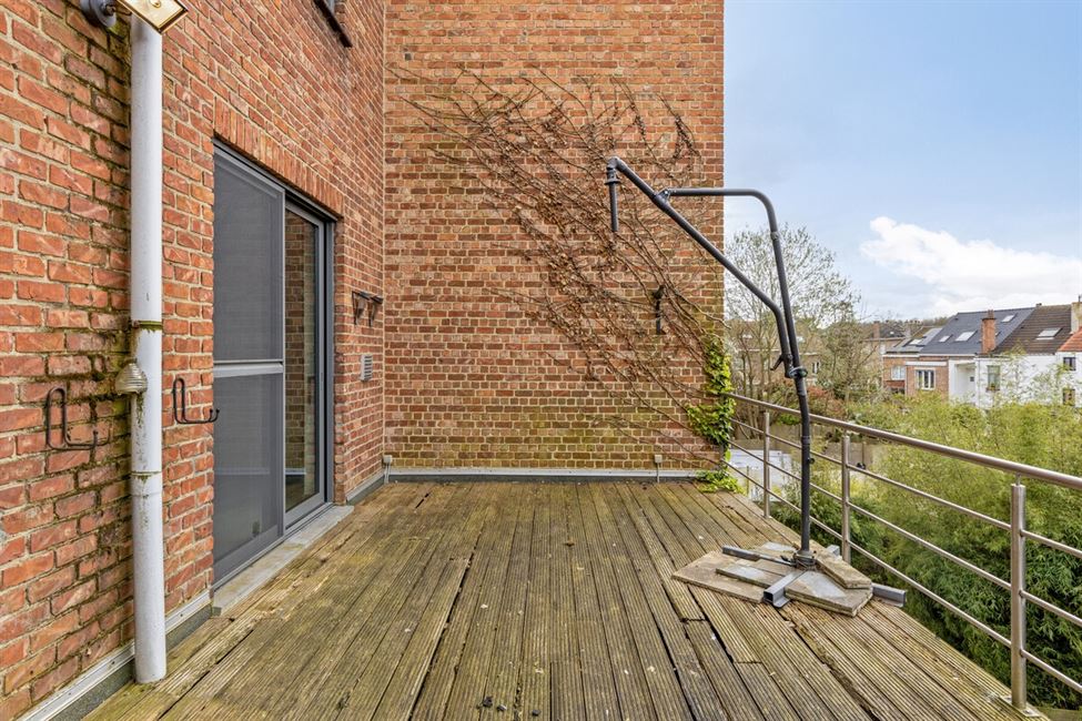 Maison 2ch + poss 2 ch ou prof lib. - jardin - gar.