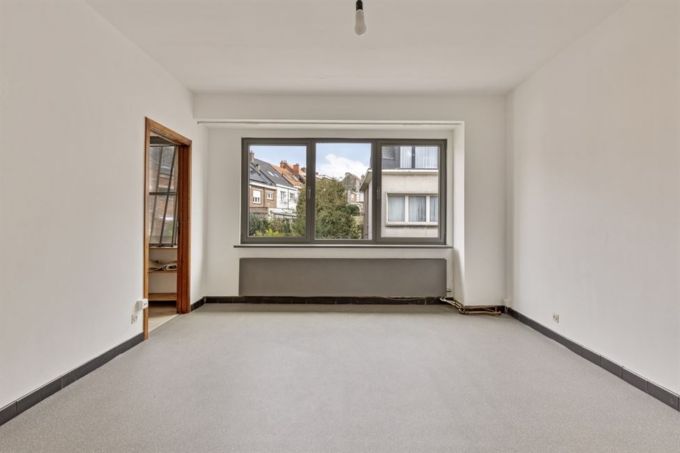 Maison 2ch + poss 2 ch ou prof lib. - jardin - gar.