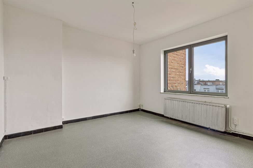 Maison 2ch + poss 2 ch ou prof lib. - jardin - gar.