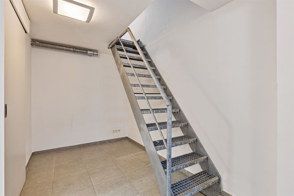 Maison 2ch + poss 2 ch ou prof lib. - jardin - gar.