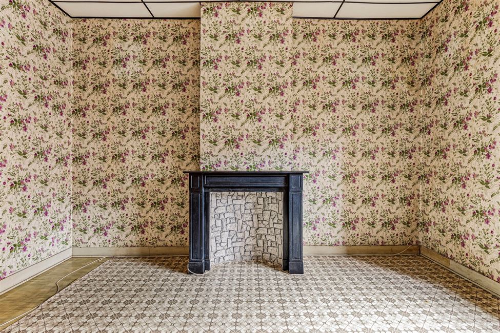 OPTION: Maison 5CH avec jardinet S/O -  à rénover