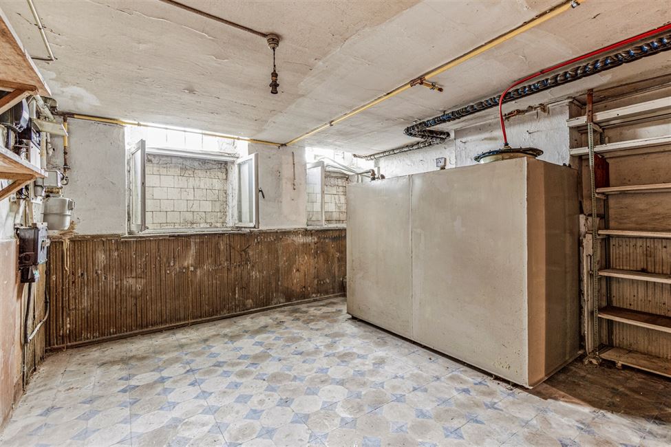 OPTION: Maison 5CH avec jardinet S/O -  à rénover