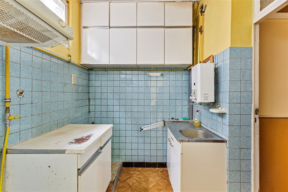 OPTION: Maison 5CH avec jardinet S/O -  à rénover
