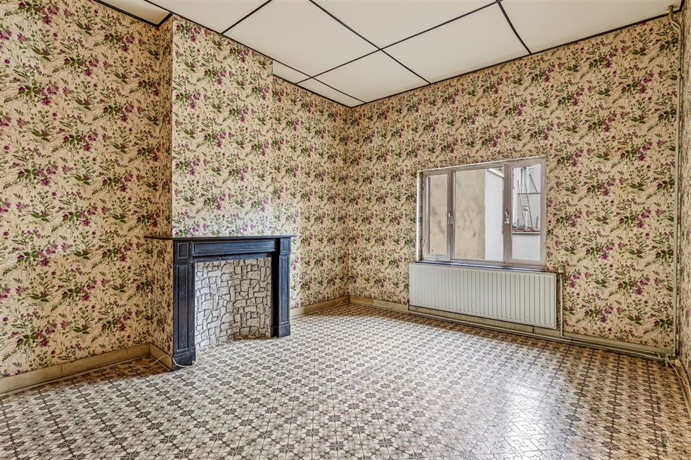 OPTION: Maison 5CH avec jardinet S/O -  à rénover