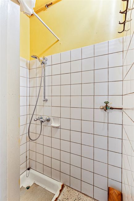OPTION: Maison 5CH avec jardinet S/O -  à rénover