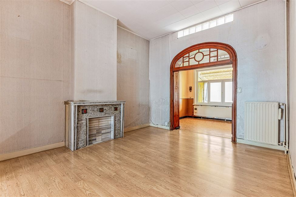 OPTION: Maison 5CH avec jardinet S/O -  à rénover