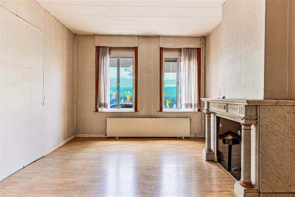 OPTION: Maison 5CH avec jardinet S/O -  à rénover