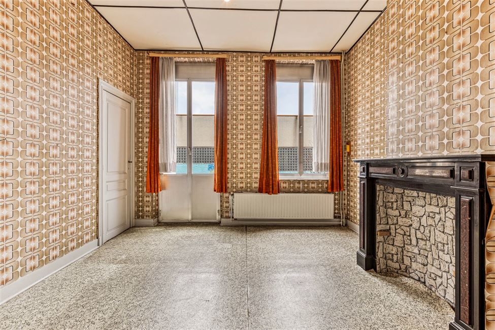 OPTION: Maison 5CH avec jardinet S/O -  à rénover