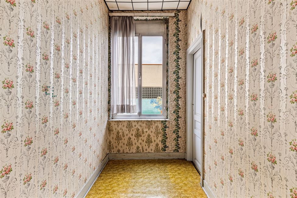 OPTION: Maison 5CH avec jardinet S/O -  à rénover